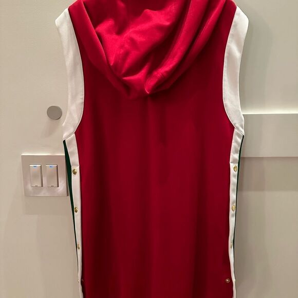NWT- GUCCI red sleeveless hoodie dress with green and white stripes. Size medium - Picture 16 of 17